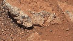 el curiosity descubre el cauce de un antiguo río en marte